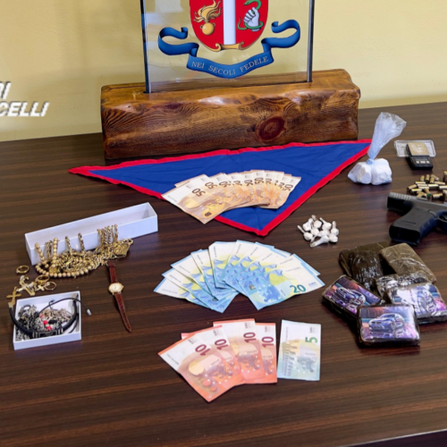 Sorpreso con 80 grammi di cocaina e 7 panetti di hashish