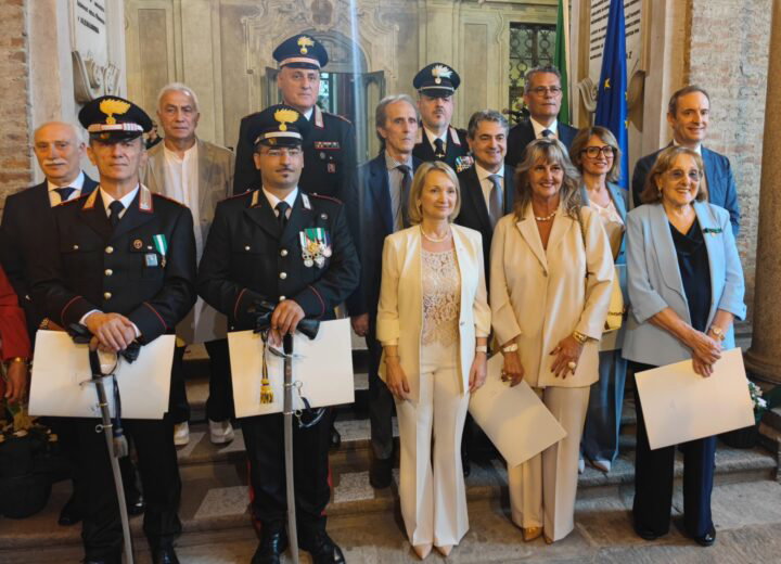 2 giugno, a tredici cittadini le Onorificenze al Merito della Repubblica: “Siano esempi per i nostri giovani”