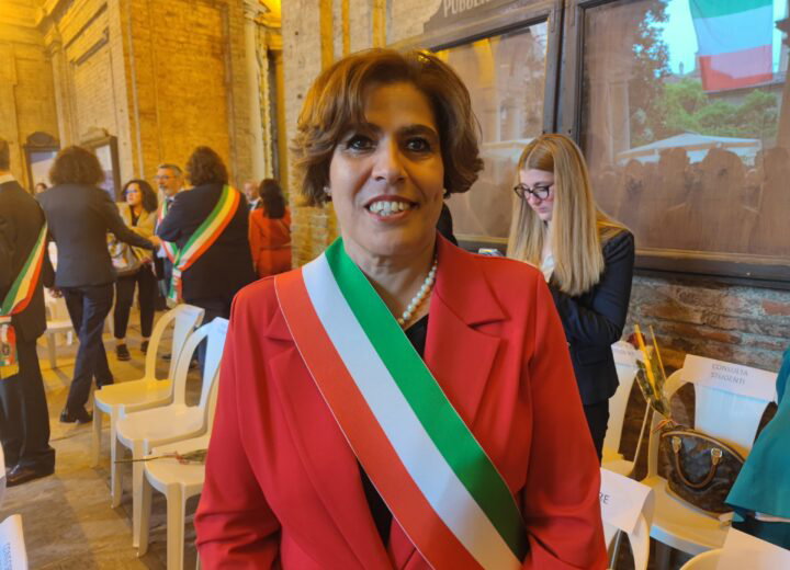 “Spaventata ma vado avanti”: aggredita un mese fa nel suo ufficio, l’assessora novese Hasbane non molla
