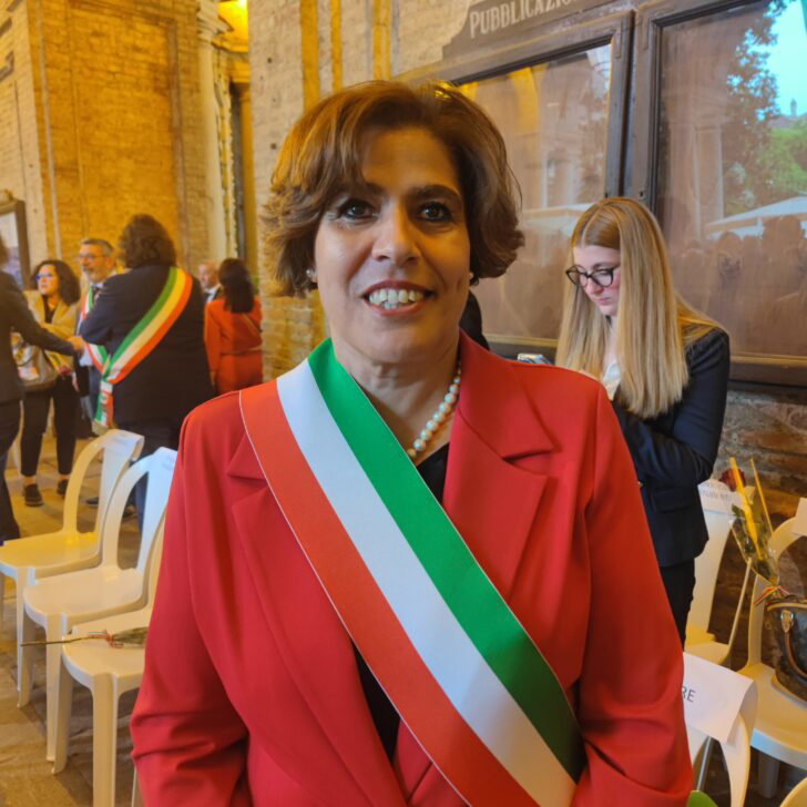 “Spaventata ma vado avanti”: aggredita un mese fa nel suo ufficio, l’assessora novese Hasbane non molla