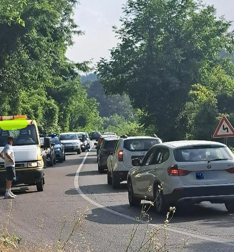 Tamponamento lungo la Colla in direzione Valenza: rallentamenti e disagi al traffico