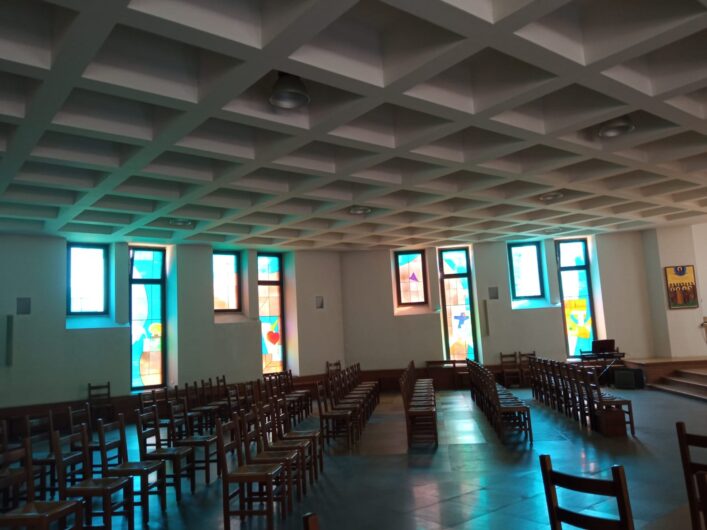 Restaurate le vetrate artistiche alla parrocchia Santi Apostoli di Alessandria: domenica l’inaugurazione