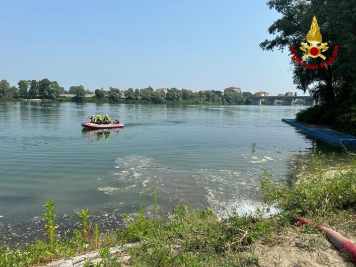 Esercitazione Protezione Civile a Casale: al lavoro i Vigili del Fuoco per simulare un salvataggio nel fiume