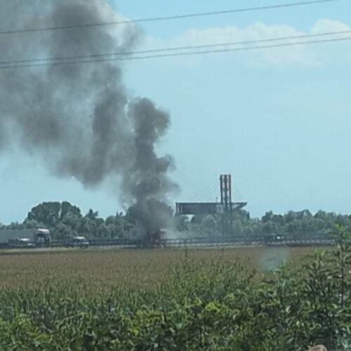 A fuoco un camion sulla A21: traffico rallentato