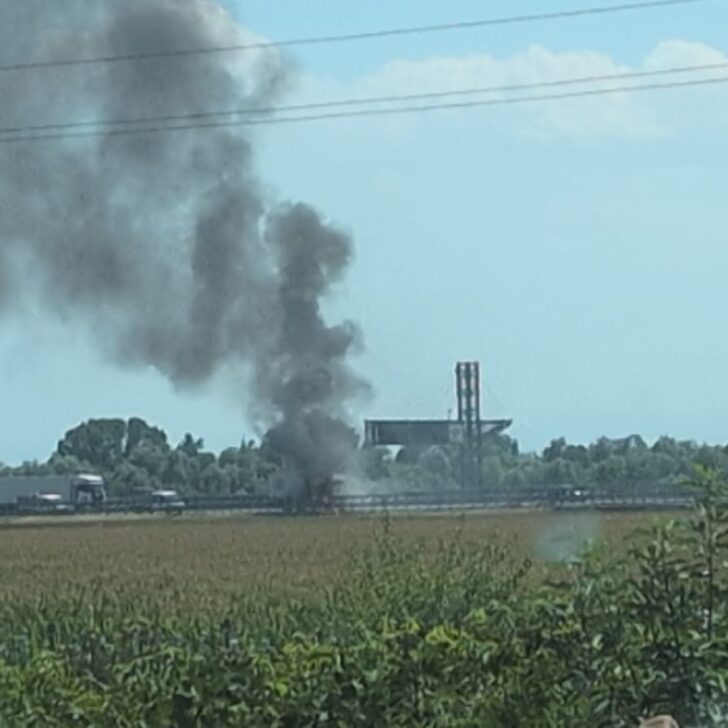 A fuoco un camion sulla A21: traffico rallentato