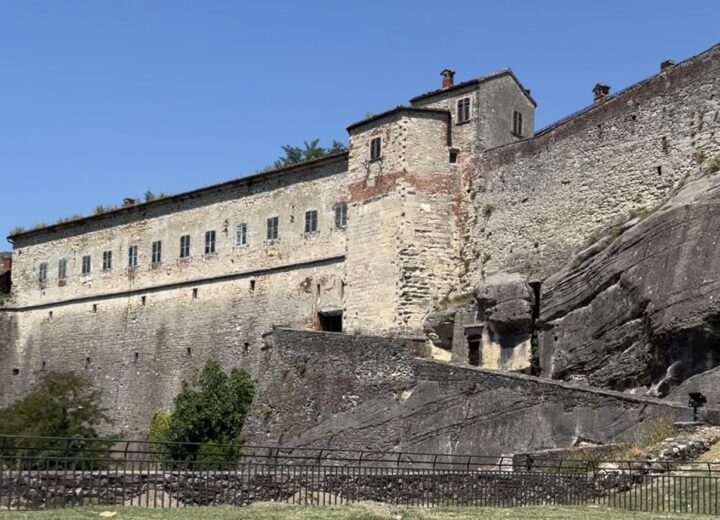 Il Forte di Gavi riapre dopo il grande restauro: nuovi percorsi, spazi accessibili e mostre artistiche
