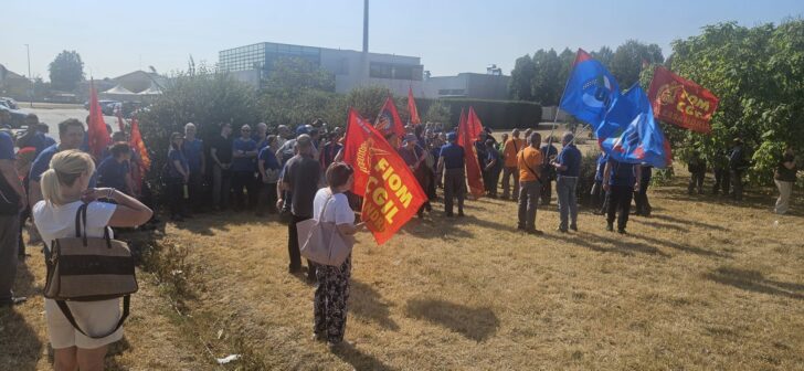Sciopero e presidio davanti alla EPTA di Casale: Fiom, Uilm e dipendenti contro il licenziamento di un lavoratore