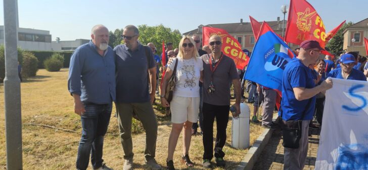 Sciopero e presidio davanti alla EPTA di Casale: Fiom, Uilm e dipendenti contro il licenziamento di un lavoratore