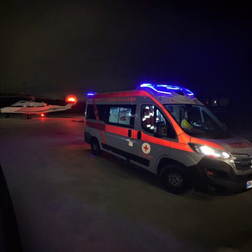 Schianto nella notte nel vercellese, muore centauro 43enne