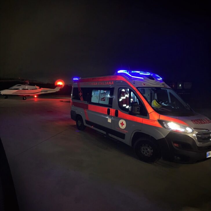 Schianto nella notte nel vercellese, muore centauro 43enne