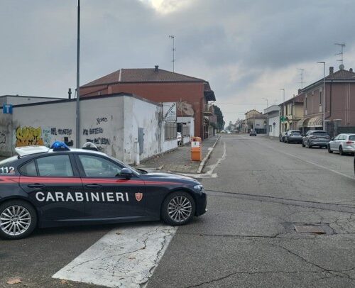 Finge di trovargli un lavoro e invece attiva un finanziamento per uno smartphone: denunciato