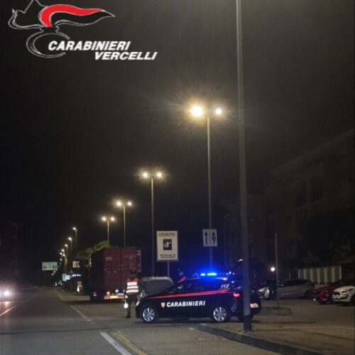 Controlli dei Carabinieri nel Vercellese: denunce per occupazione abusiva, guida in stato di ebbrezza e porto di un taglierino