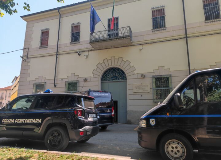 Detenuti forzano uno sbarramento ma vengono bloccati: la ricostruzione della protesta nel carcere di Alessandria
