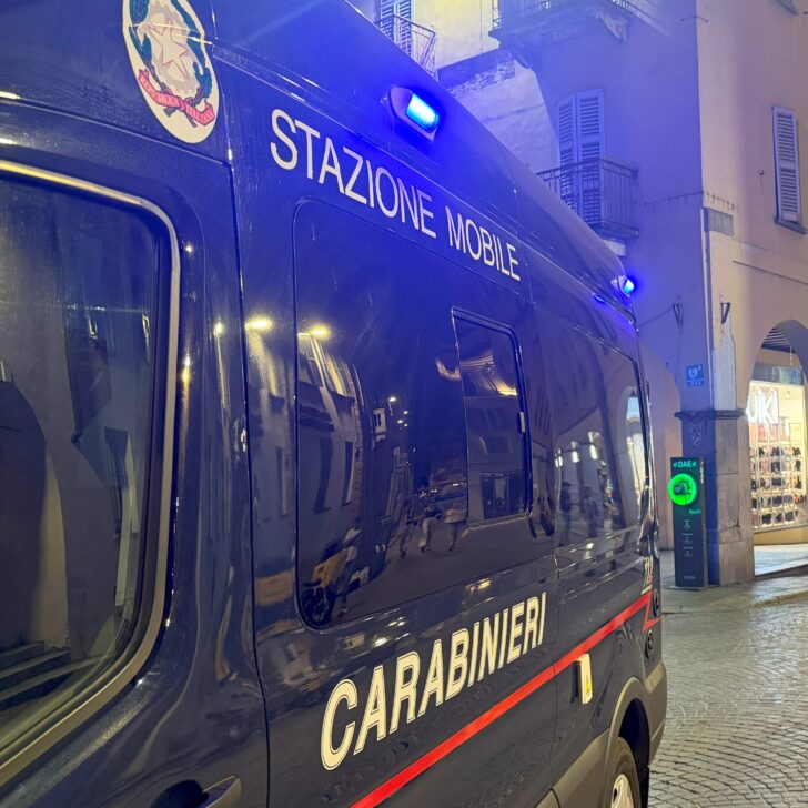 Controlli dei Carabinieri a Pavia: due automobilisti ubriachi, denunciati anche un uomo con un coltello e un cinquantenne con targa alterata