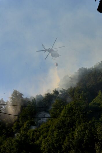 Incendio boschivo vicino al Forte di Gavi: in arrivo l’elicottero dei Vigili del Fuoco