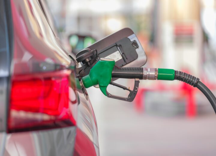Lievissimo calo dei carburanti per segnali distensione stretto Hormuz