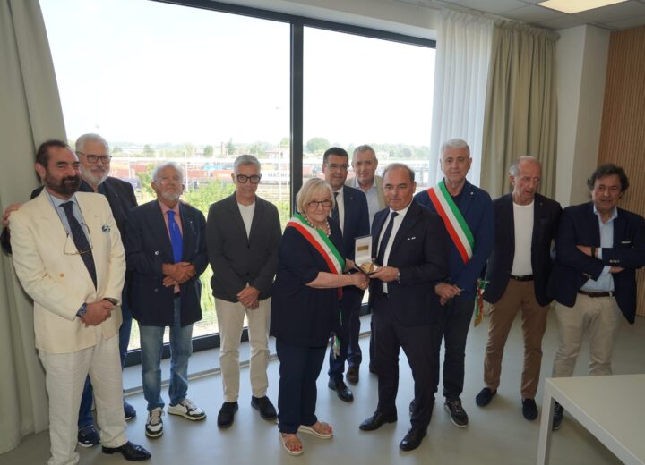 Verso il nuovo scalo merci di Alessandria: premio all’imprenditore Enrico Peola, il costruttore di binari