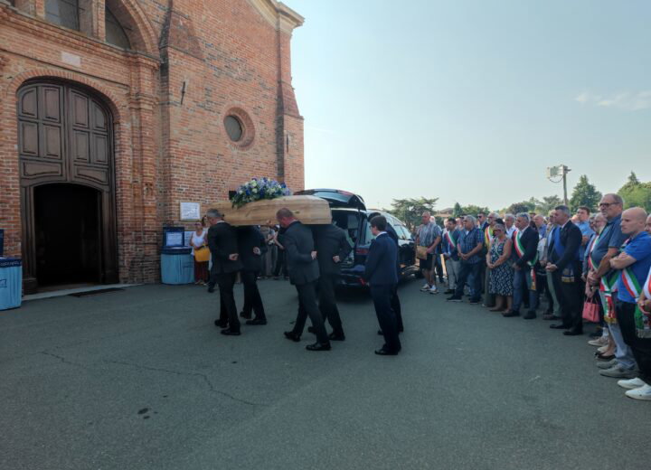 L’addio di Oviglio al sindaco Tonino Armano: “Ha seminato tanto, nell’impegno per i cittadini”