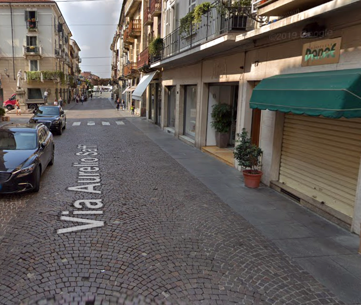 Spaccata nella notte alla gioielleria Danae di Casale: “Residenti affacciati minacciati di morte”