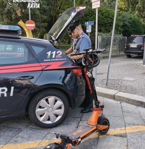 Stretta dei Carabinieri sui monopattini elettrici. In un solo giorno di controlli a Voghera scattano 28 sanzioni