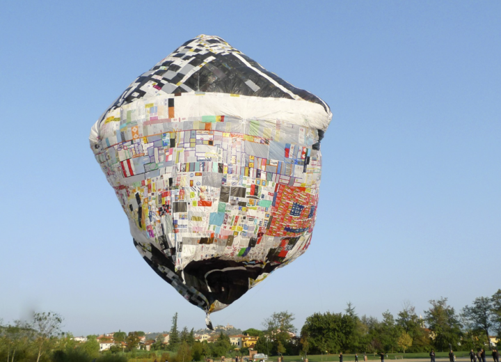 A Morsasco prende forma il Museo Aero Solar: arte e sostenibilità nella “mongolfiera terrestre” fatta di sacchetti di plastica