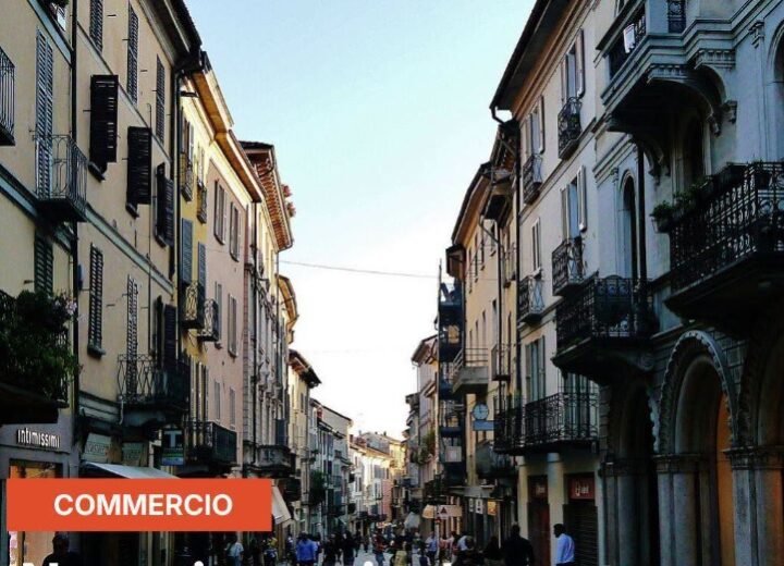 Negozi aperti ad agosto, il Comune di Pavia lancia un servizio per informare cittadini e turisti