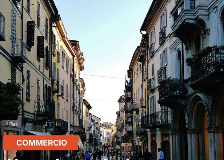 Negozi aperti ad agosto, il Comune di Pavia lancia un servizio per informare cittadini e turisti
