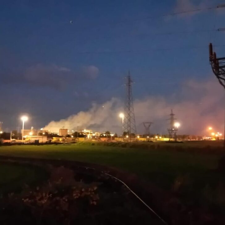 Incendio alla Memc di Novara, Arpa rassicura: “Nessuna sostanza pericolosa coinvolta”