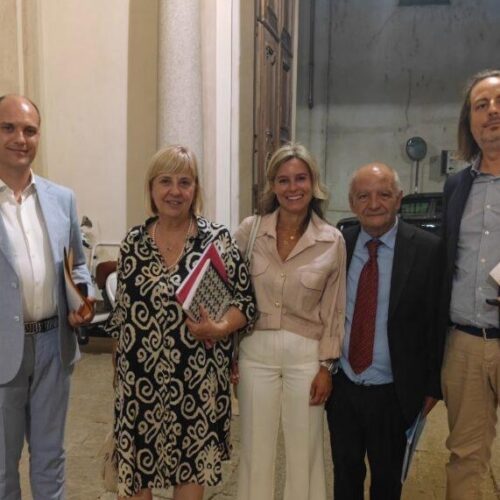 Valenza, si inasprisce lo scontro sulle commissioni: due consiglieri si dimettono, tensione in vista del Consiglio