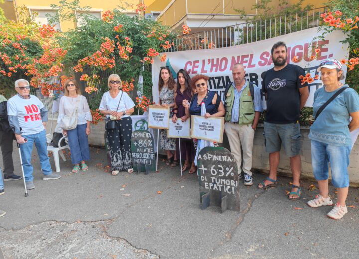 Autorizzazione ambientale a Syensqo, presidio dei comitati di Spinetta: “Solo un teatrino per prendere tempo”