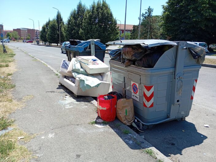 Abbandono di rifiuti, il quartiere Cristo dice “basta”: “Serve tolleranza zero contro gli incivili”