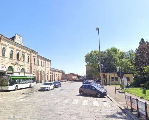 Voghera, divieto di sosta in piazzale Marconi dal 20 luglio: spazio ai bus sostitutivi per l’interruzione dei treni