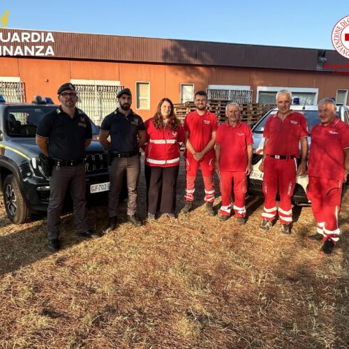Elettrodomestici di uso comune sequestrati in una fabbrica illegale di sigarette: i Finanzieri li donano alla Croce Rossa