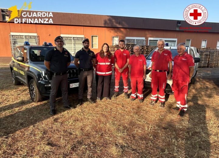 Elettrodomestici di uso comune sequestrati in una fabbrica illegale di sigarette: i Finanzieri li donano alla Croce Rossa