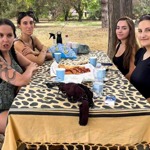 Non c’è niente da fare in provincia? La prima puntata di Un picnic in Provincia tra zanzare e campanilismi