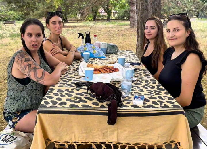 Non c’è niente da fare in provincia? La prima puntata di Un picnic in Provincia tra zanzare e campanilismi
