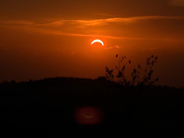 Lo spettacolo dell’eclissi di sole: le vostre foto
