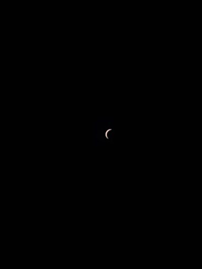 Lo spettacolo dell’eclissi di sole: le vostre foto
