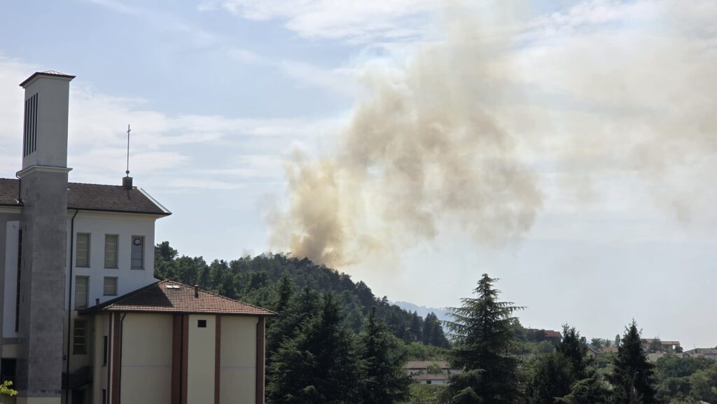 Incendio Mornese martedì 4 agosto 2026
