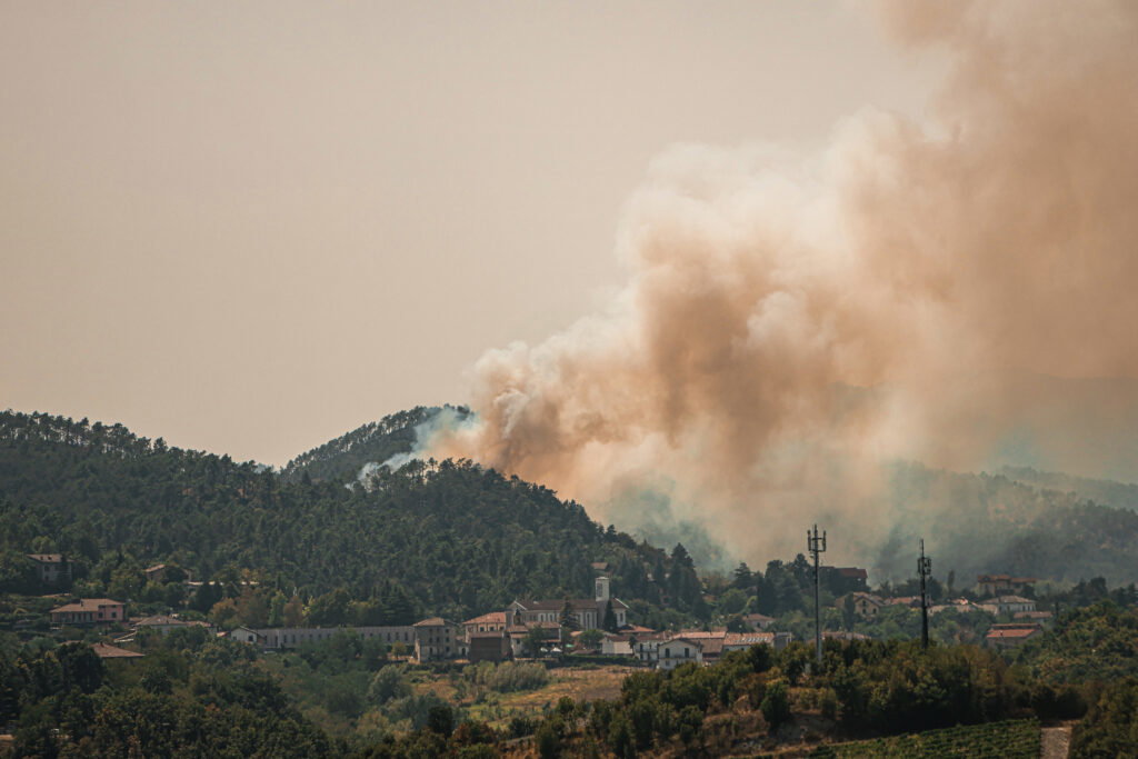 Incendio Mornese martedì 4 agosto 2026 foto di Matteo