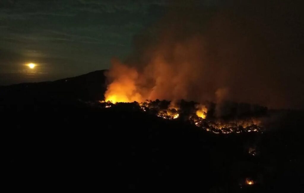 Incendio Mornese - Foto di Luca Mazzarello