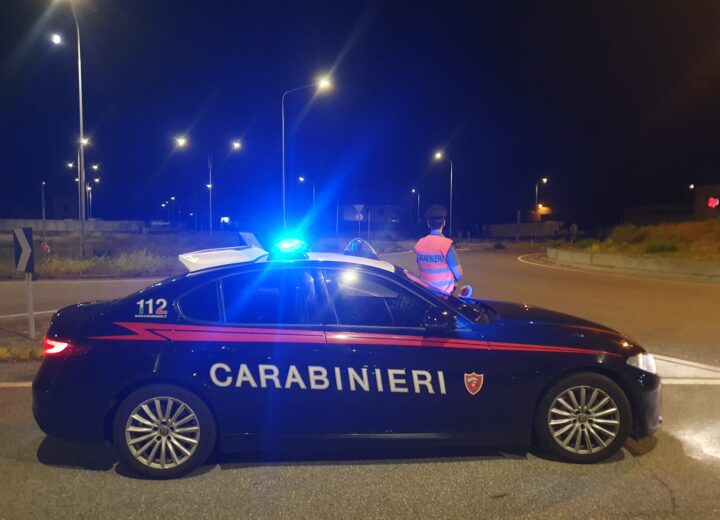 Controlli dei Carabinieri nel Novese: sei persone denunciate e un bar sanzionato