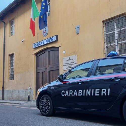 Incrocia la ex in strada e la minaccia di morte. Poi il pugno al nuovo compagno