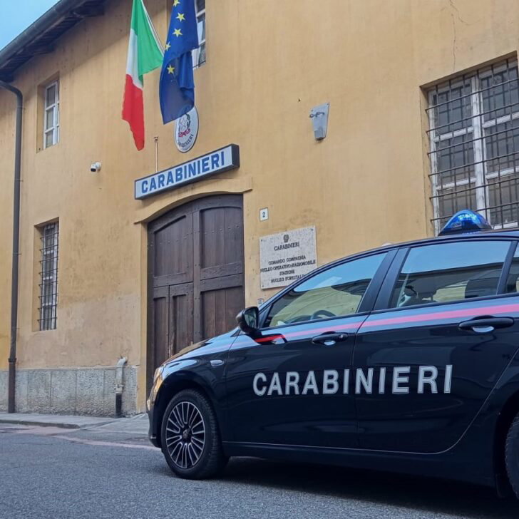 Incrocia la ex in strada e la minaccia di morte. Poi il pugno al nuovo compagno