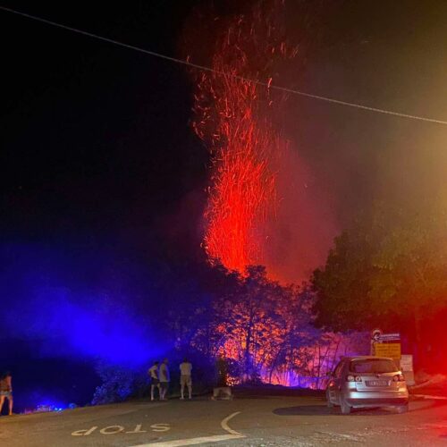 Incendio di Mornese: fiamme lambiscono San Cristoforo
