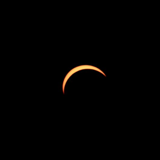 Lo spettacolo dell’eclissi di sole: le vostre foto