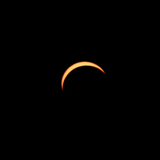 Lo spettacolo dell’eclissi di sole: le vostre foto