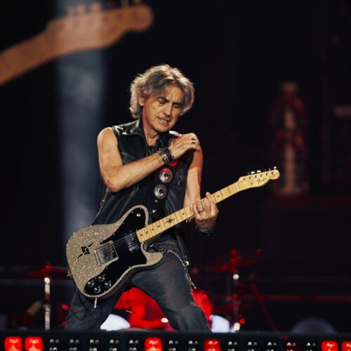 Ligabue torna con un nuovo singolo, un film tv e il gran finale del tour
