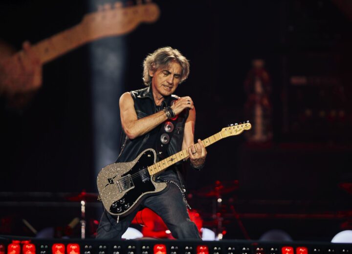 Ligabue torna con un nuovo singolo, un film tv e il gran finale del tour