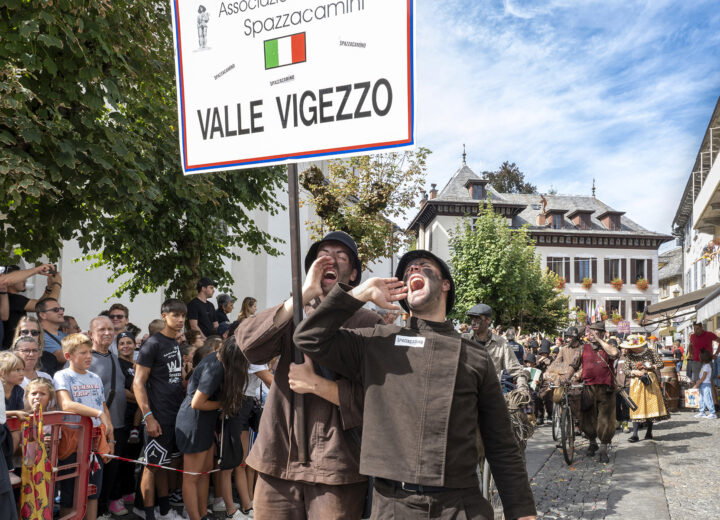 Oltre mille spazzacamini da tutto il mondo in Valle Vigezzo: torna lo storico Raduno Internazionale